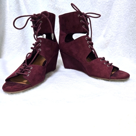 Dolcetta Burgundy Strappy Wedge Booties Velvety Y2K Sassy RETRO FLASHY HIGH 5.5 - Picture 14 of 15